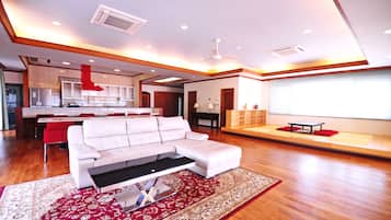 Cottage | Living area | Flat-screen TV