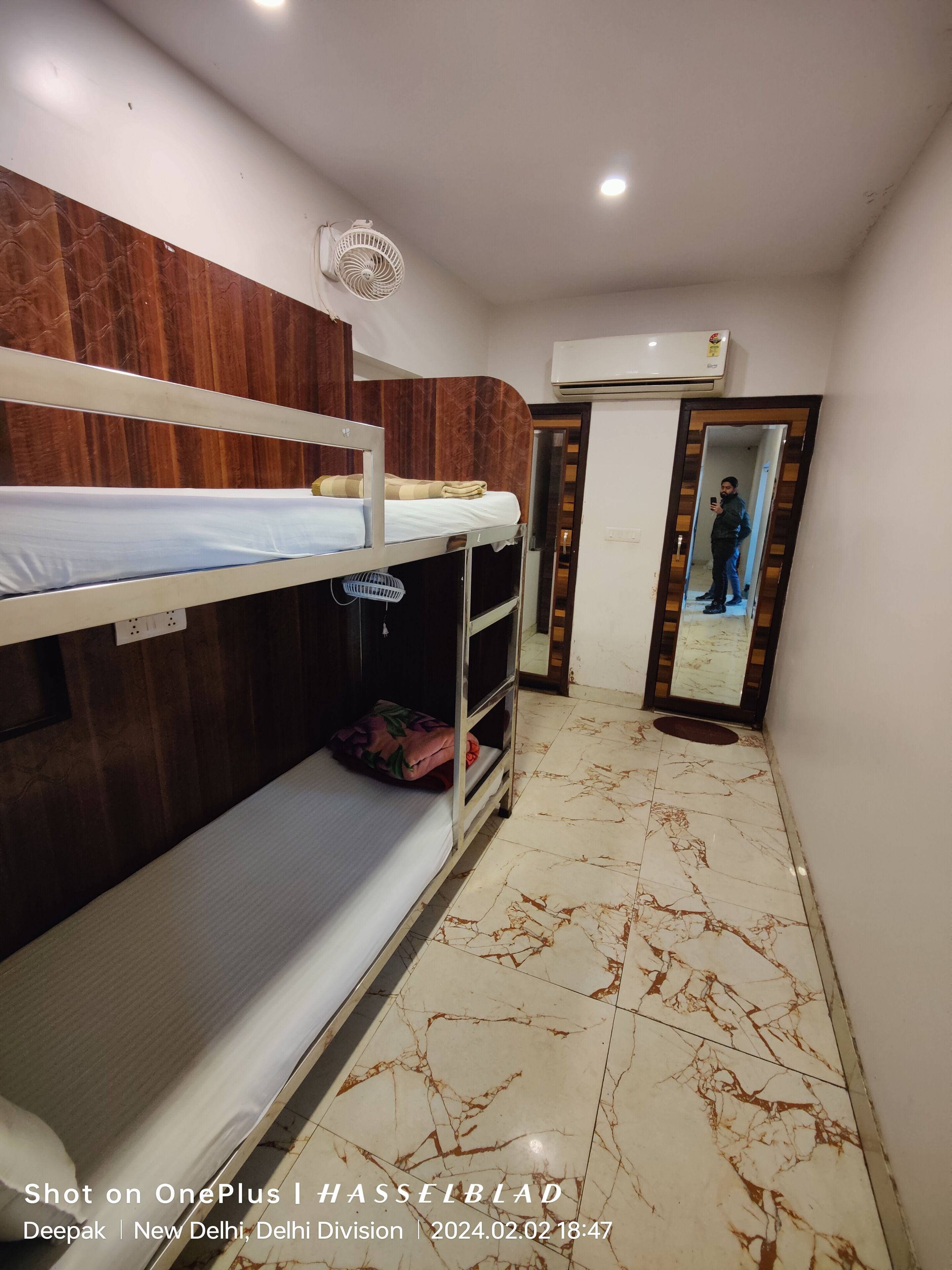 Shared Dormitory | Premium bedding, desk, iron/ironing board, free WiFi