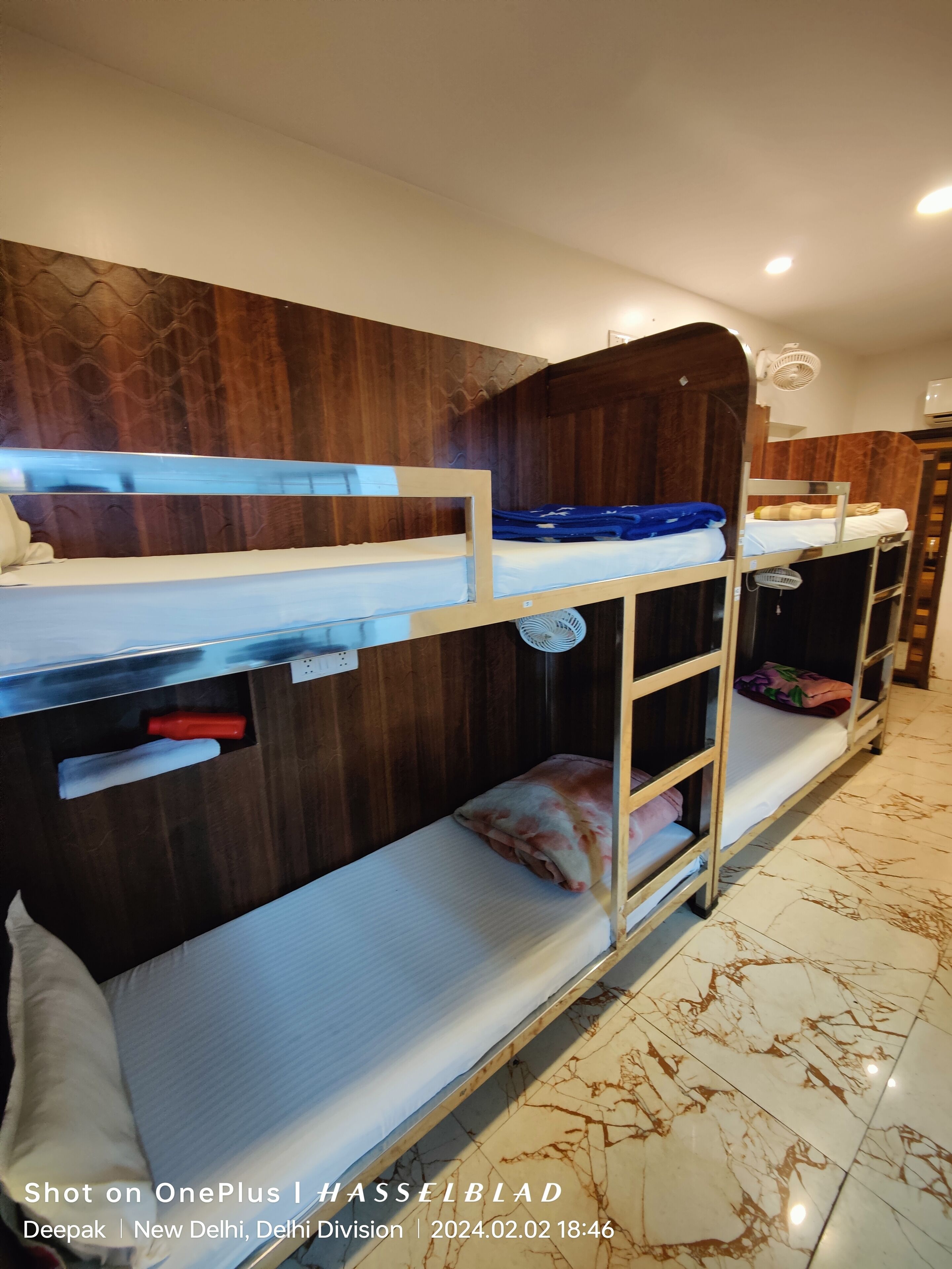 Shared Dormitory | Premium bedding, desk, iron/ironing board, free WiFi