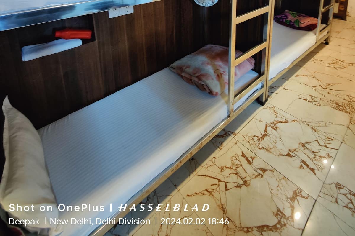 Shared Dormitory | Premium bedding, desk, iron/ironing board, free WiFi