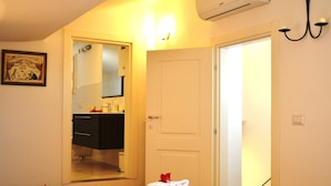 Apartamento, 3 quartos | 1 quarto, escrivaninha, ferros/tábuas de passar roupa, berços grátis