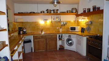 Casa de campo, 4 quartos | Cozinha privada | Chaleira elétrica