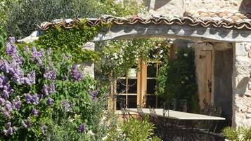 Serviço de jantar, restaurante ao ar livre