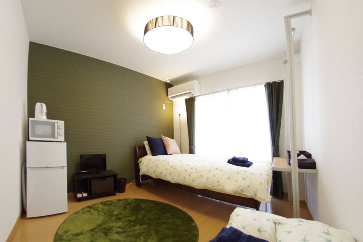 Apartemen (for 2 Guests, 303) | Meja kerja dan seprai linen