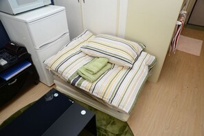 Apartment (for 2 Guests, 204) | Schreibtisch, kostenloses Internet per Kabel, Bettwäsche