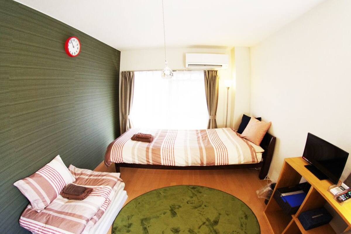 Apartemen (for 2 Guests, 307) | Meja kerja dan seprai linen