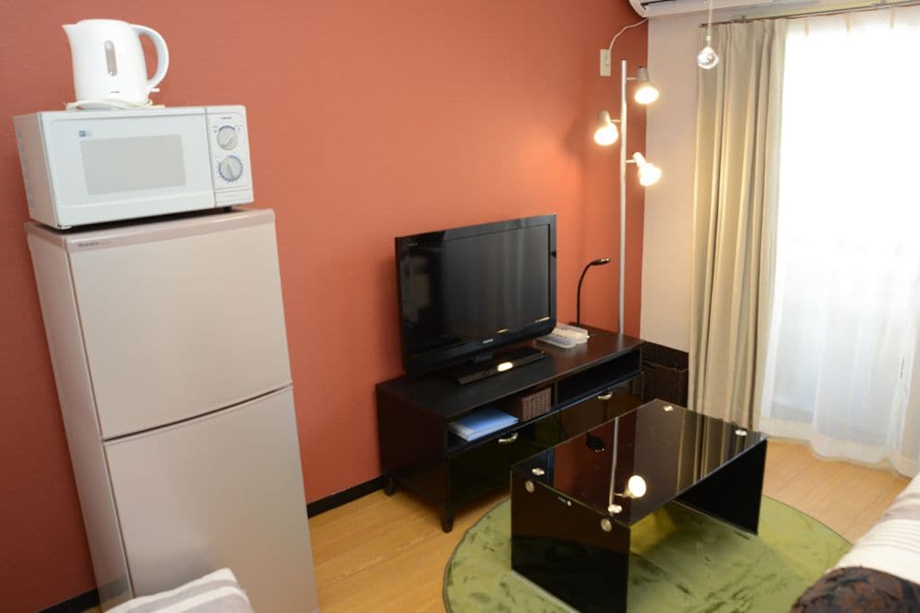 Desk, free wired Internet, bed sheets