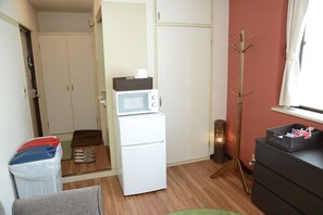 Apartment (for 3 Guests, 302) | Schreibtisch, kostenloses Internet per Kabel, Bettwäsche