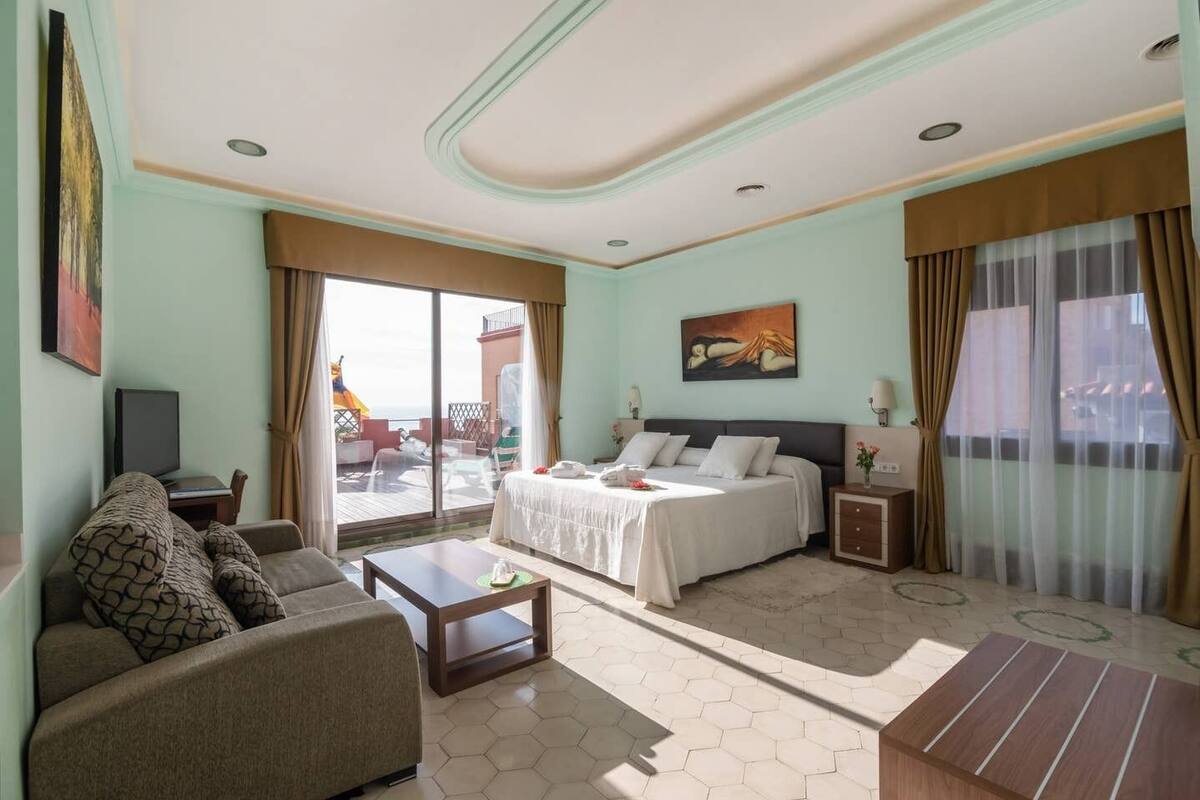1 bedroom, minibar, in-room safe, desk
