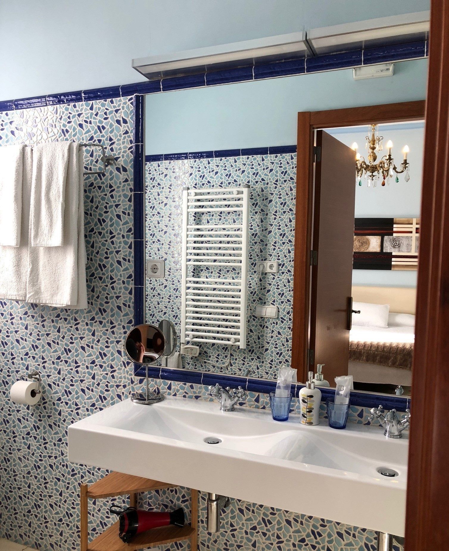 design double room | bathroom | jetted bath, rainfall showerhead, free toiletries, hair dryer