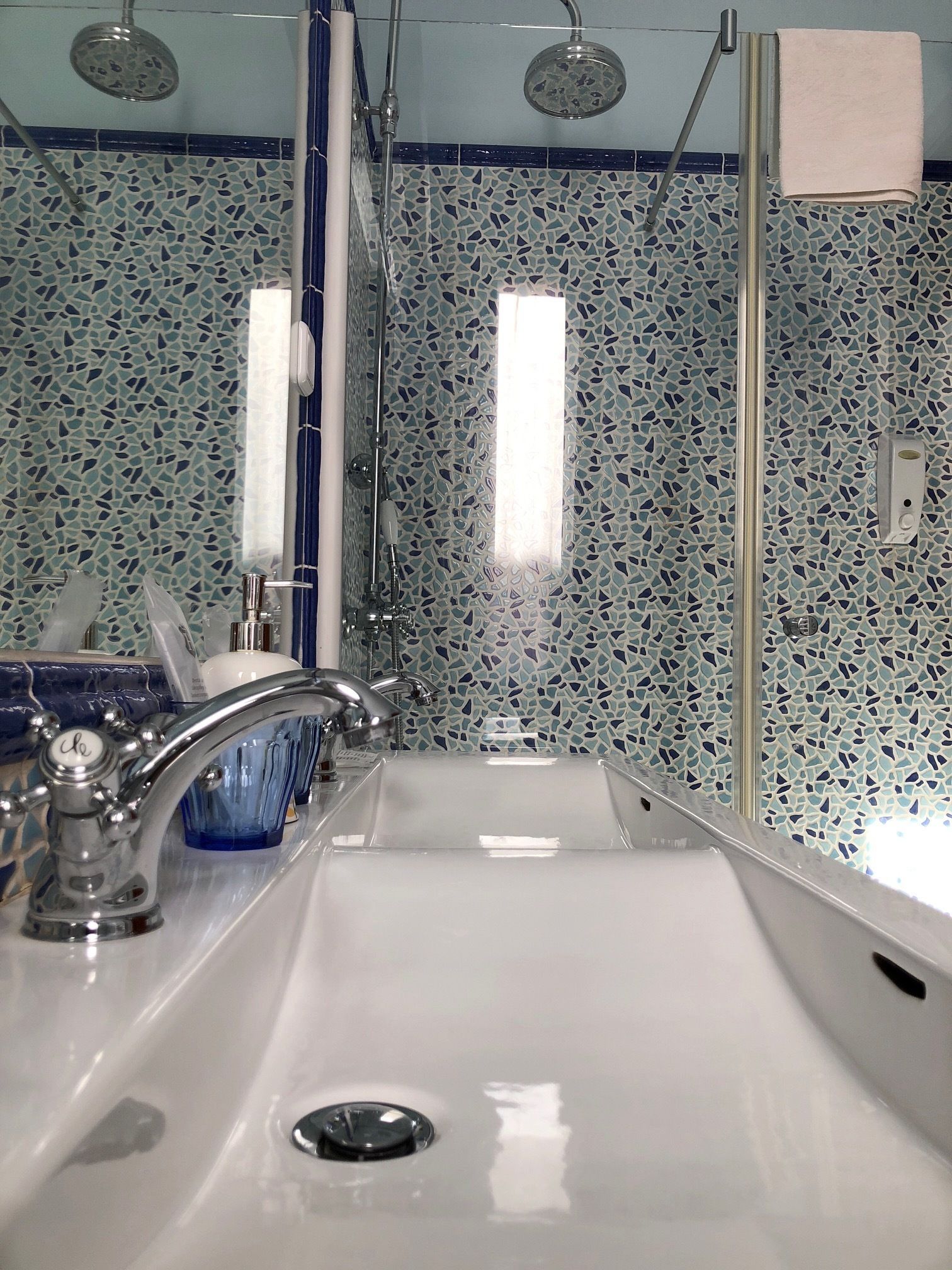 design double room | bathroom | jetted bath, rainfall showerhead, free toiletries, hair dryer