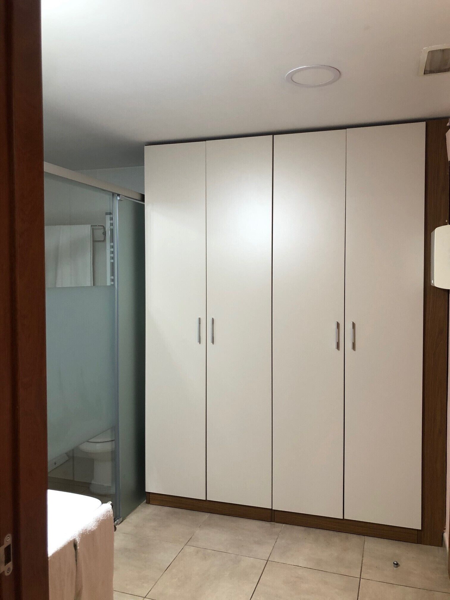 economy double room | 1 bedroom, minibar, in-room safe, desk