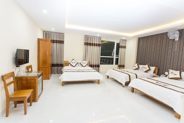 Family Room | Minibar, desk, iron/ironing board, free WiFi