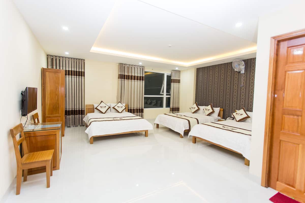 Family Room | Minibar, desk, iron/ironing board, free WiFi