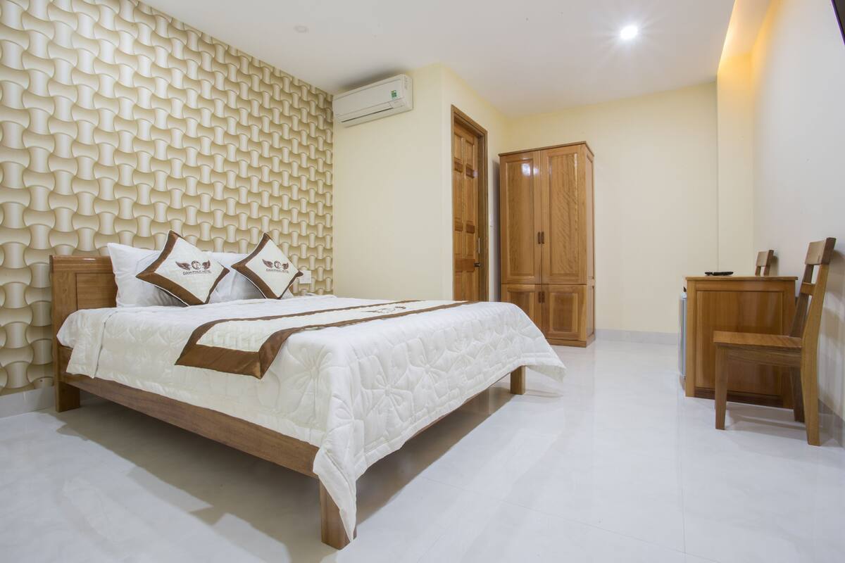 Single Room | Minibar, desk, iron/ironing board, free WiFi