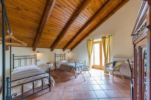 Chambre Triple | Literie hypoallergénique, couette en duvet d'oie