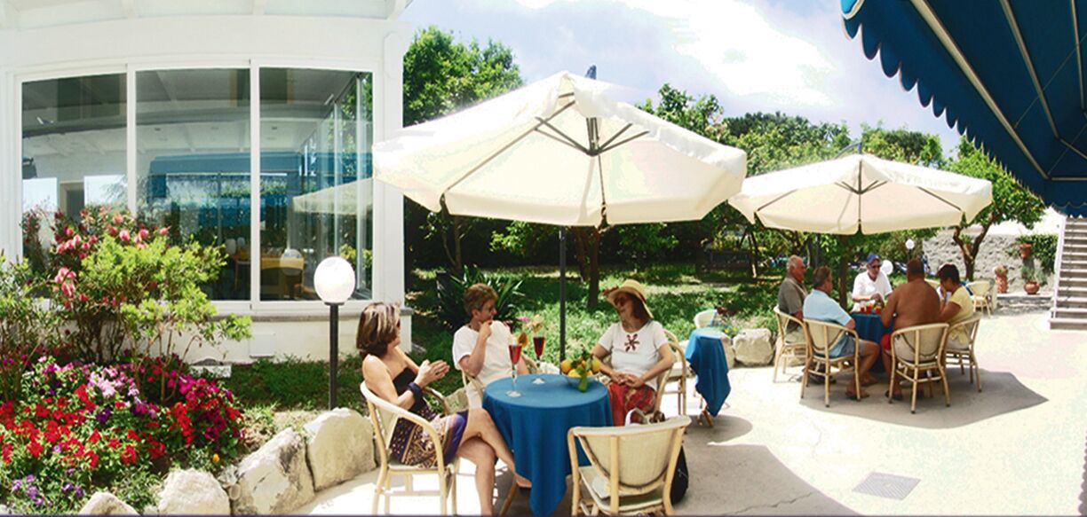 تفاصيل الفندق من الخارج