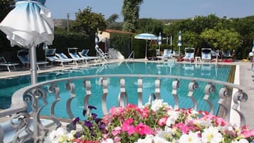 Innenpool, 2 Außenpools