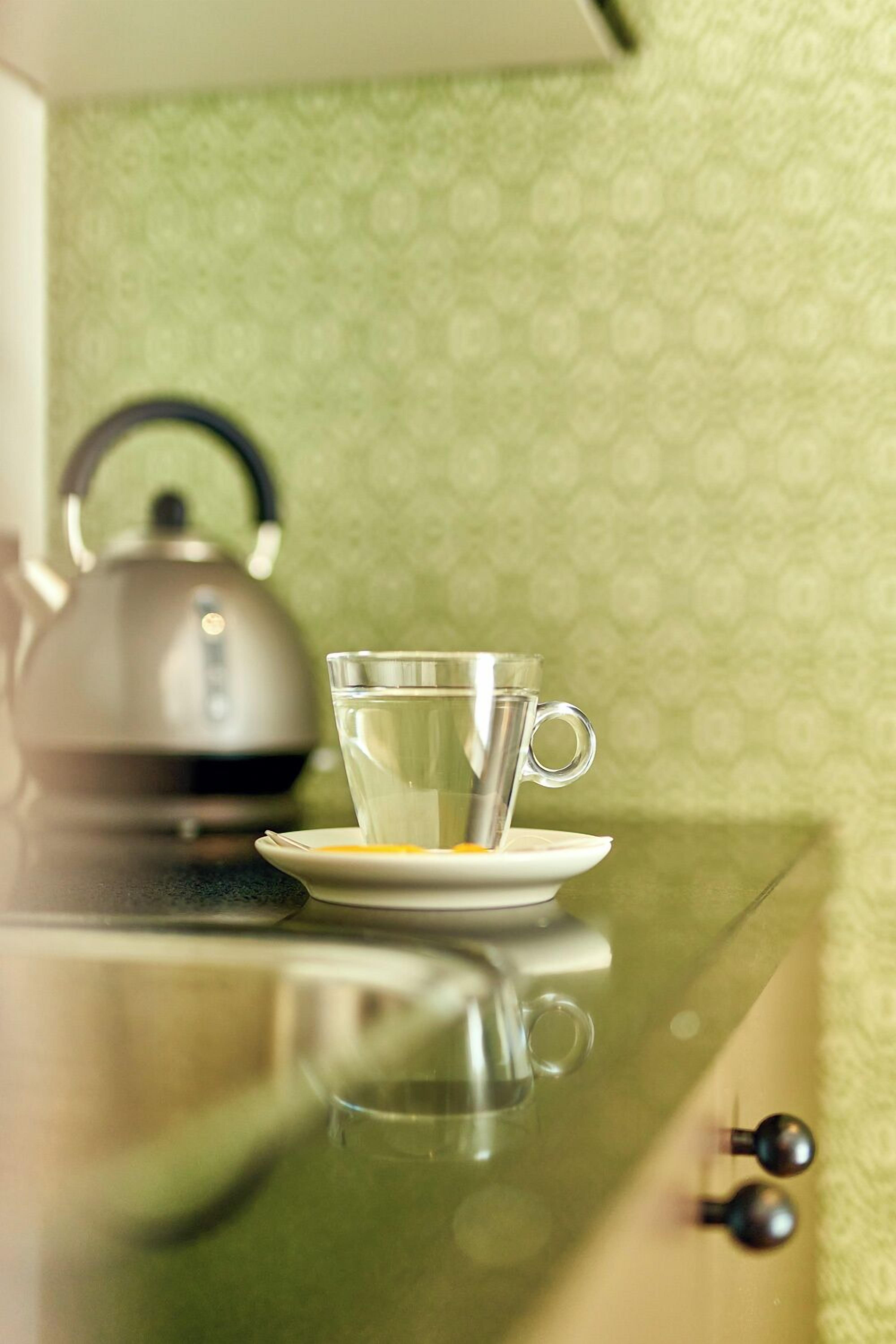 balcony suite i hotel zuidkade | private kitchen | coffee/tea maker