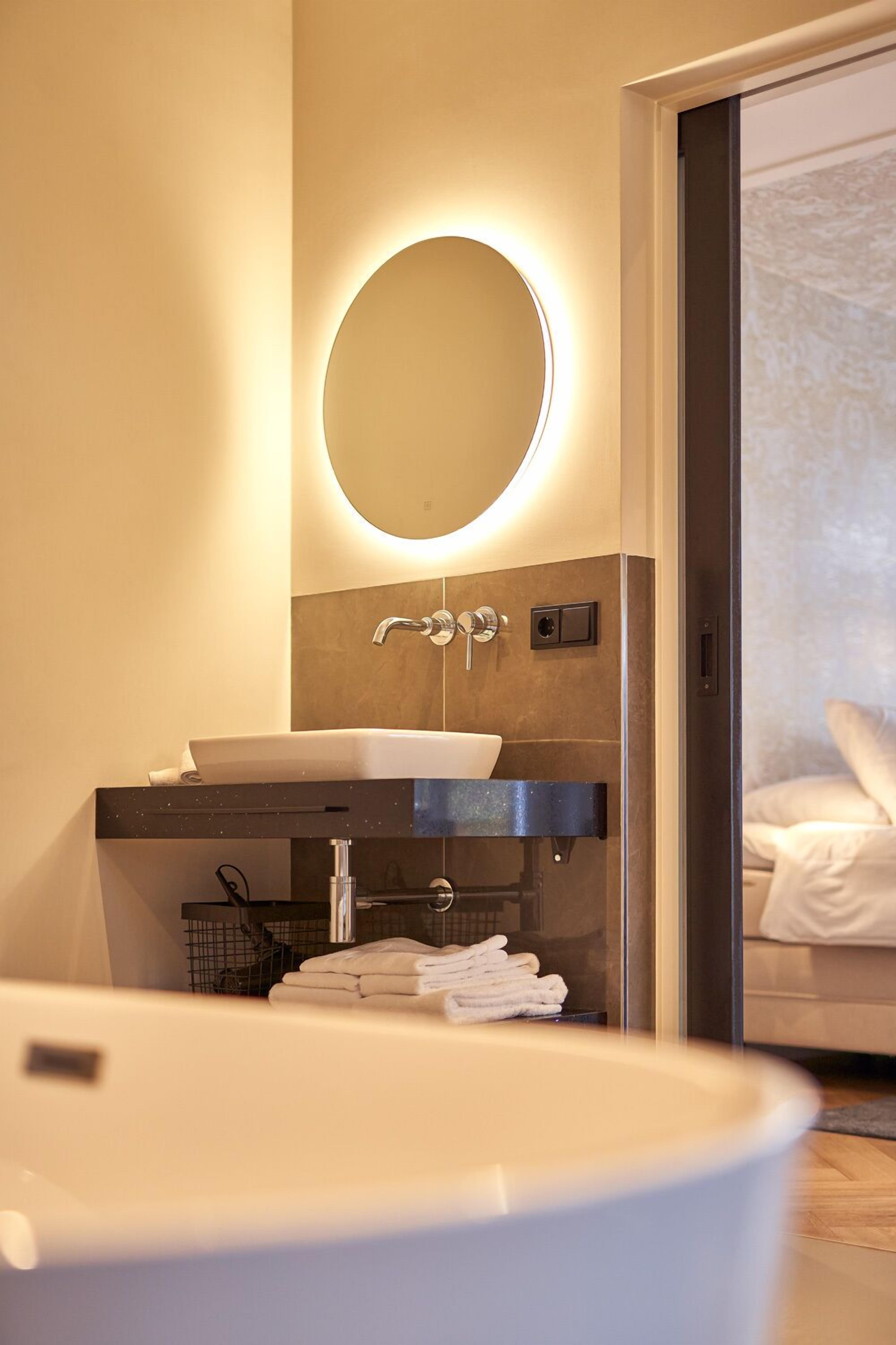the yard suite i hotel zuidkade | 1 bedroom, premium bedding, minibar, in-room safe