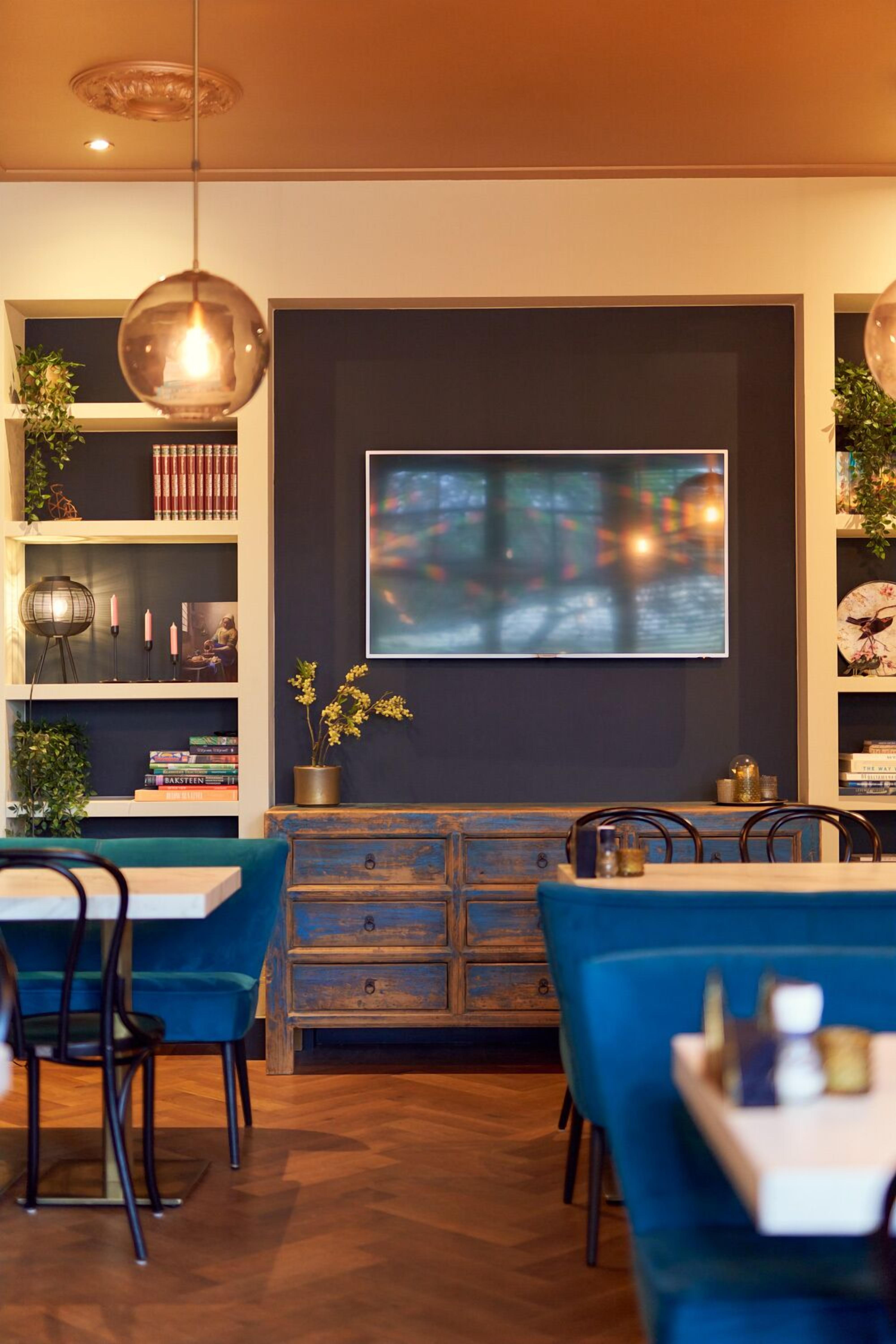 Daily buffet breakfast (EUR 15 per person)