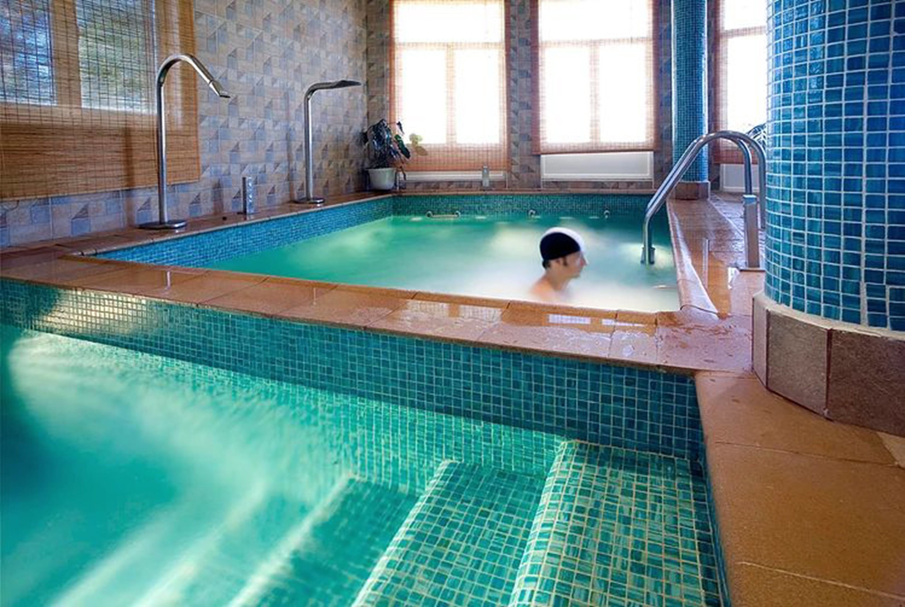 sauna, turkish bath/hammam, body treatments, facials