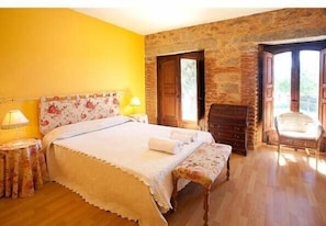 Premium bedding, individually decorated, desk, blackout curtains