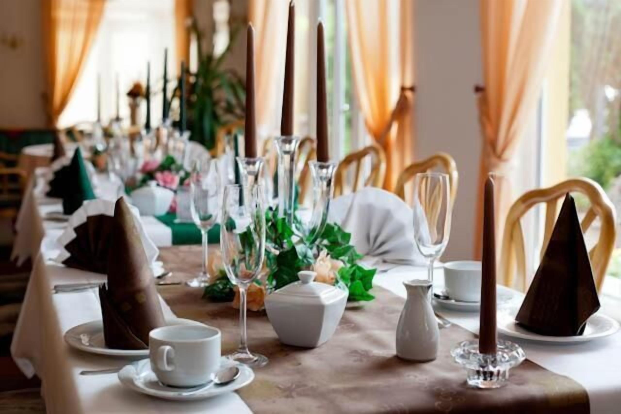 Breakfast and dinner served, local and international cuisine