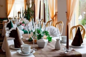 Se sirven desayunos y cenas, cocina local e internacional