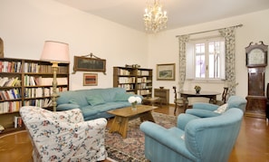 Appartement, 2 chambres | Coin séjour | Télévision