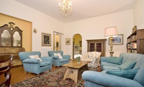 Apartment, 2 Schlafzimmer | Wohnzimmer | Fernseher