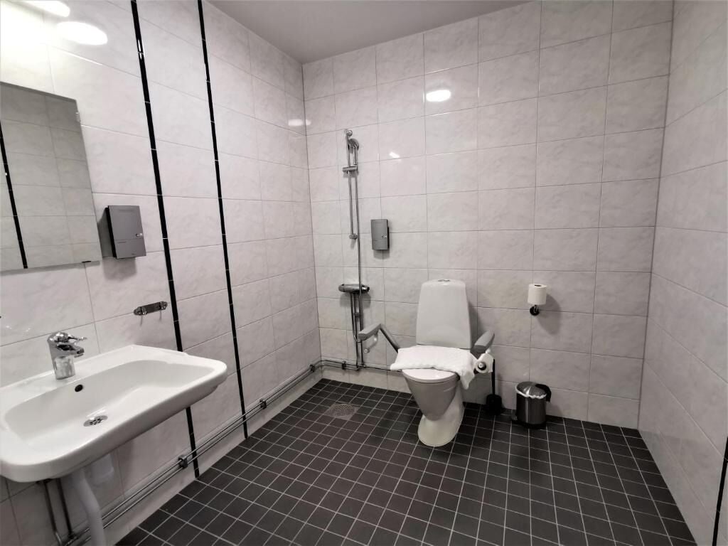 standard twin room, 2 single beds, accessible | bathroom | shower, free toiletries, hair dryer, towels