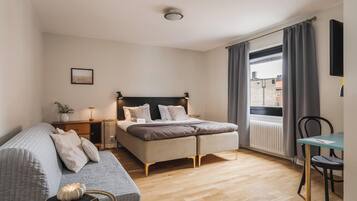 Chambre Supérieure Double ou avec lits jumeaux, 2 lits une place | Coffres-forts dans les chambres, bureau