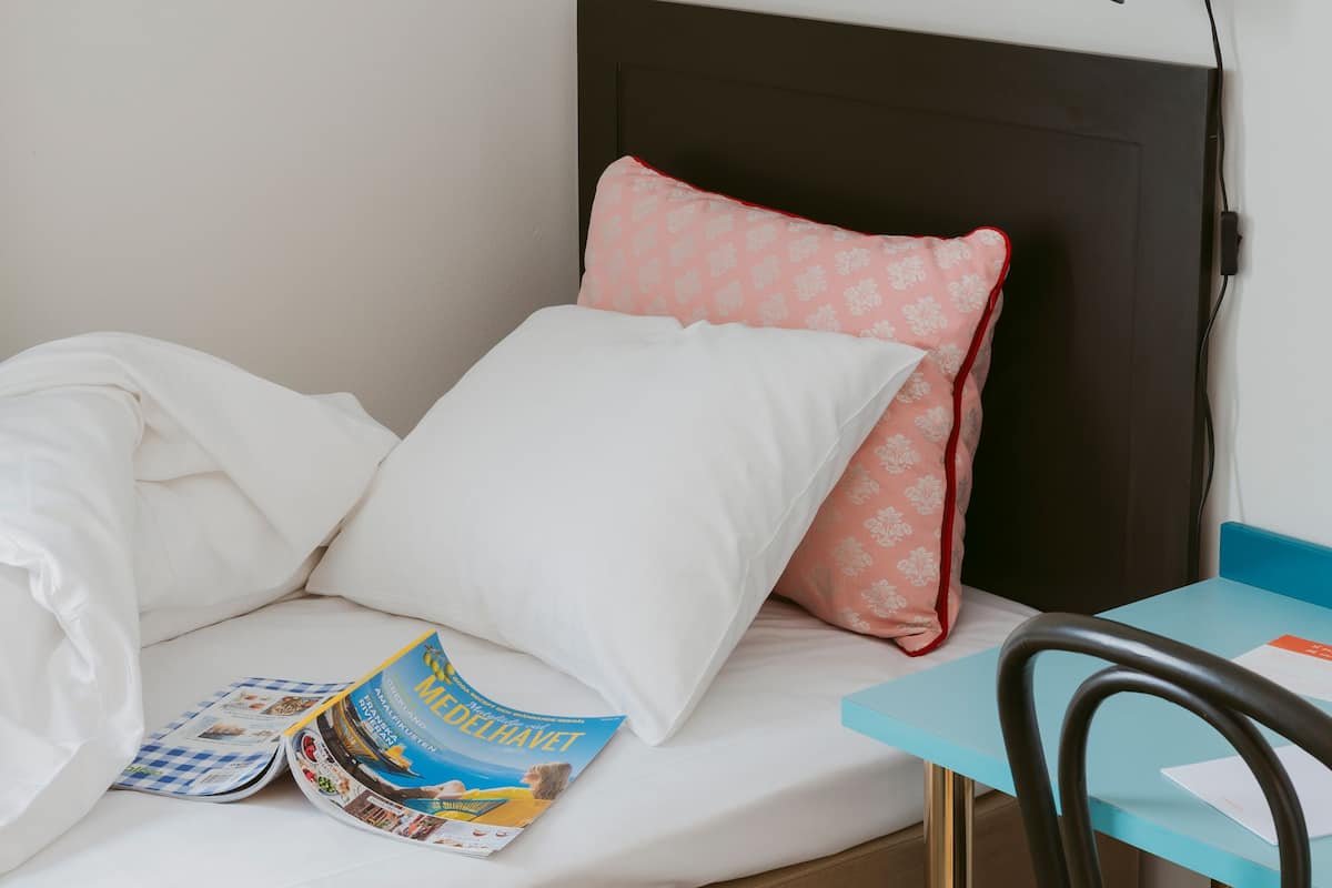 Chambre Simple Ăconomique, 1 lit une place | Coffres-forts dans les chambres, bureau