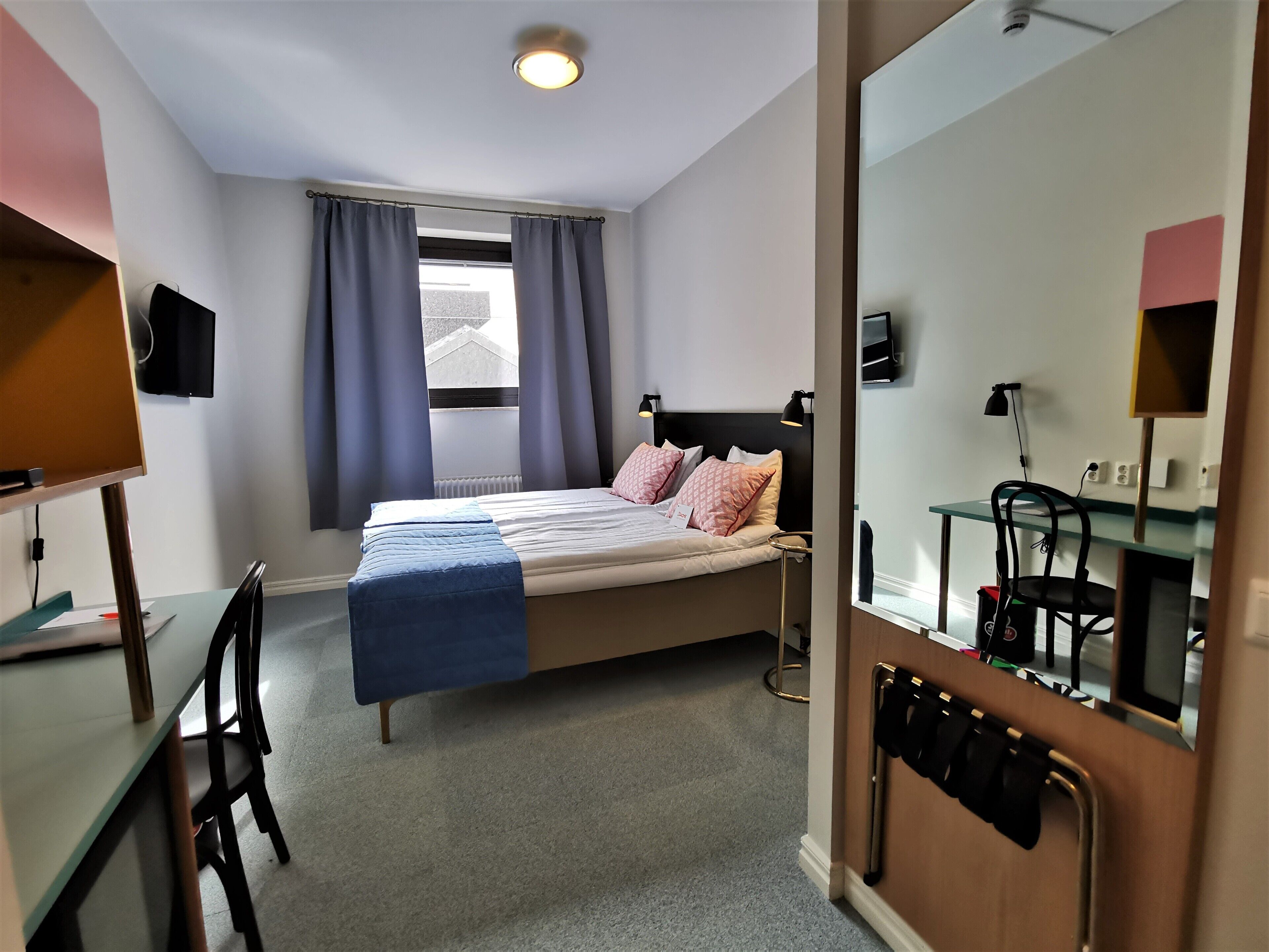 double or twin room, 2 single beds | in-room safe, desk, laptop workspace, blackout curtains