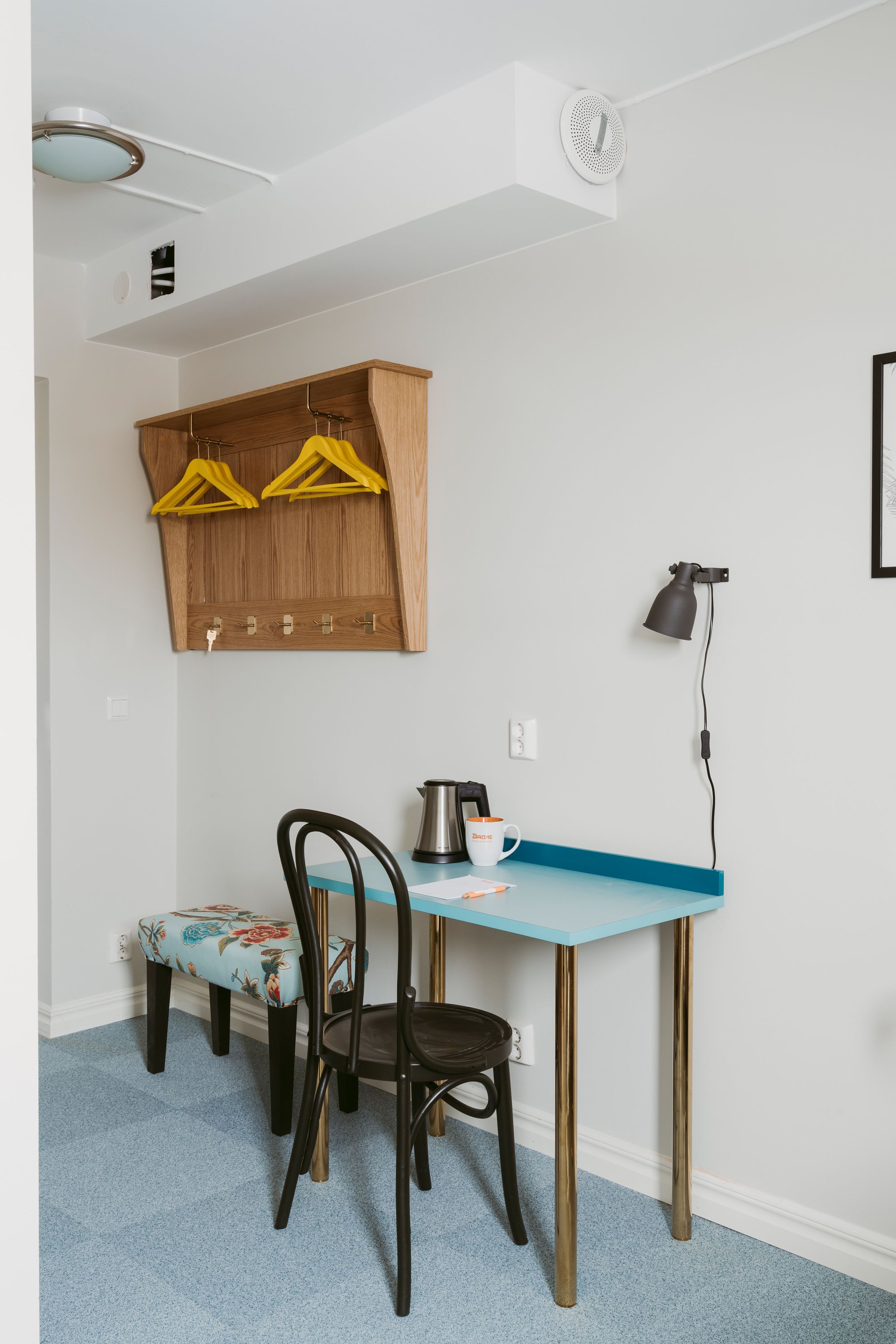 double room, 1 queen bed | room amenity