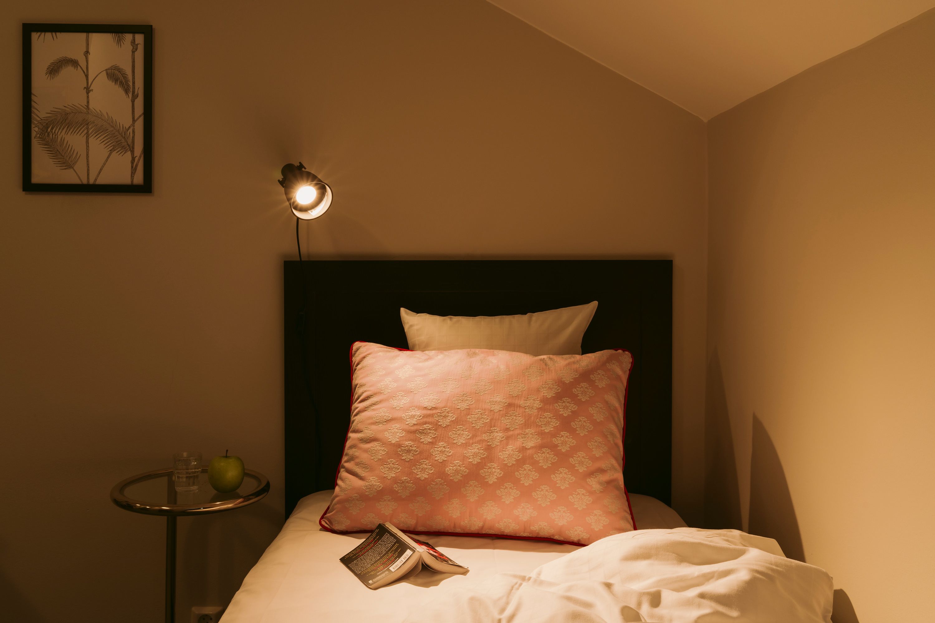 standard single room, 1 single bed | in-room safe, desk, laptop workspace, blackout curtains