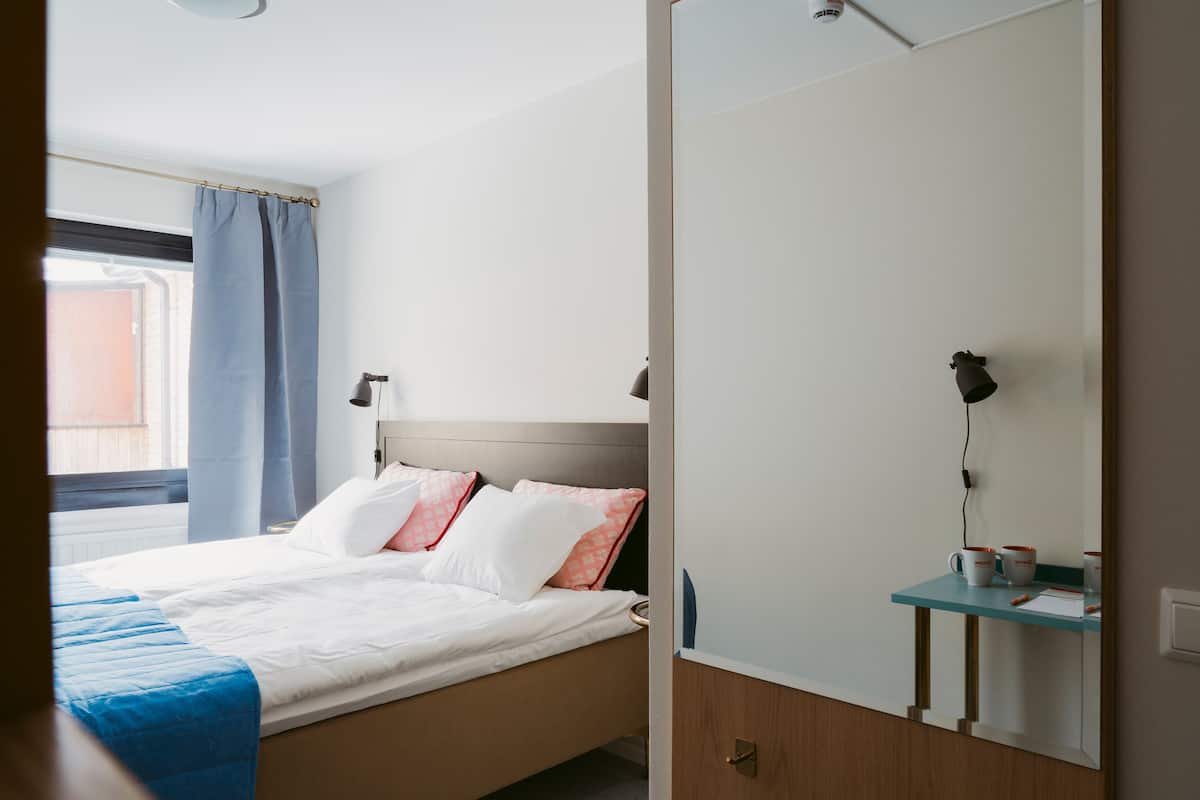 Chambre Double ou avec lits jumeaux, 2 lits une place | Coffres-forts dans les chambres, bureau
