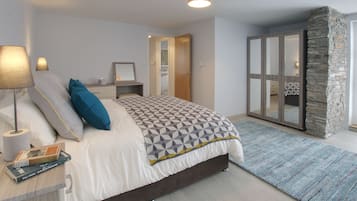 Design Cottage, 3 Bedrooms, Courtyard Area (Ty Gambo) | Premium bedding, individually decorated, individually furnished