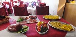 Comida y bebida