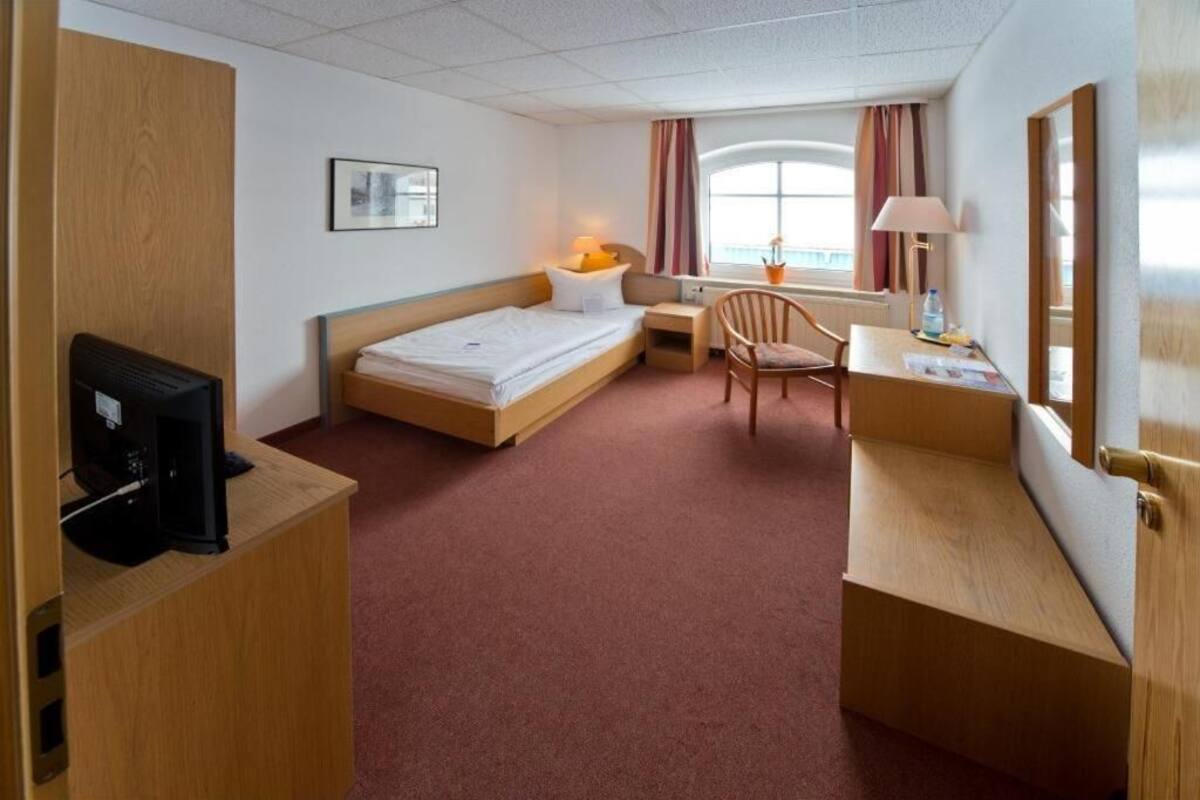 desk, soundproofing, free cots/infant beds, rollaway beds