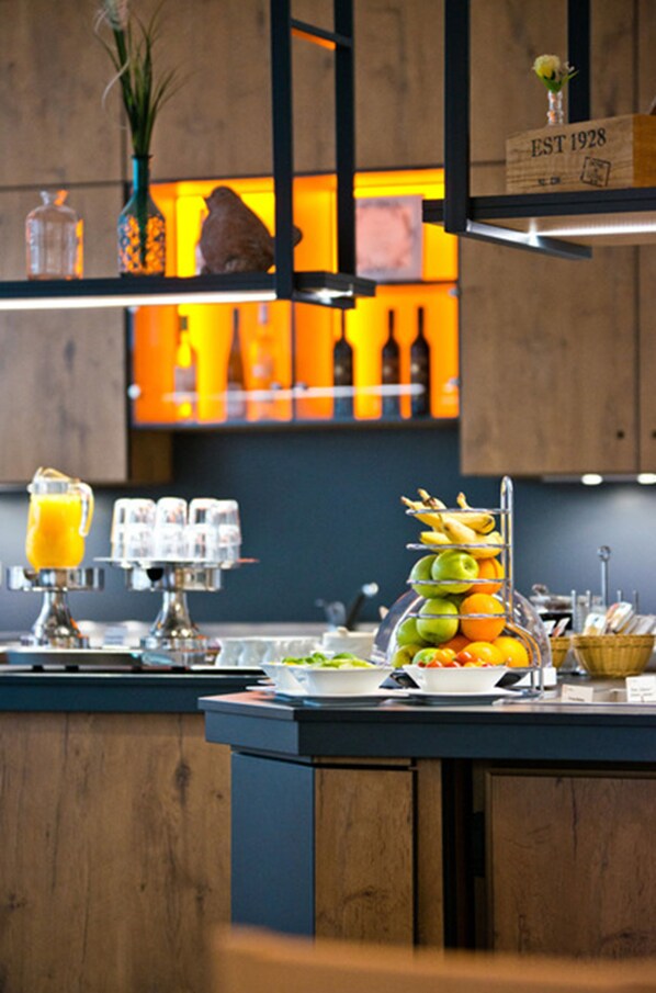 每日供應自助早餐 (每人 EUR7.90)