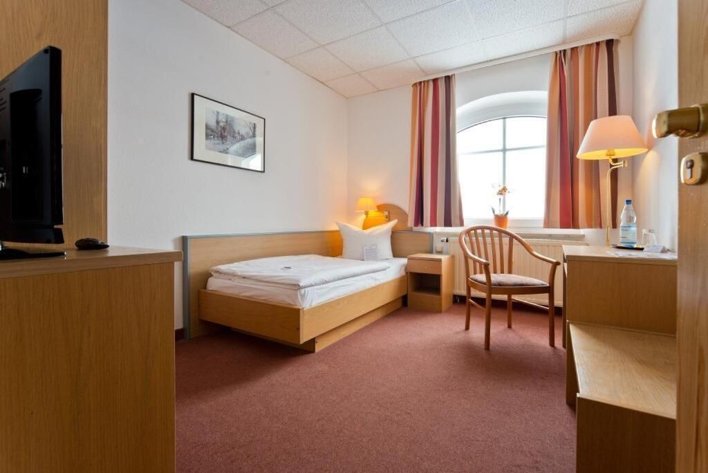 desk, soundproofing, free cots/infant beds, rollaway beds