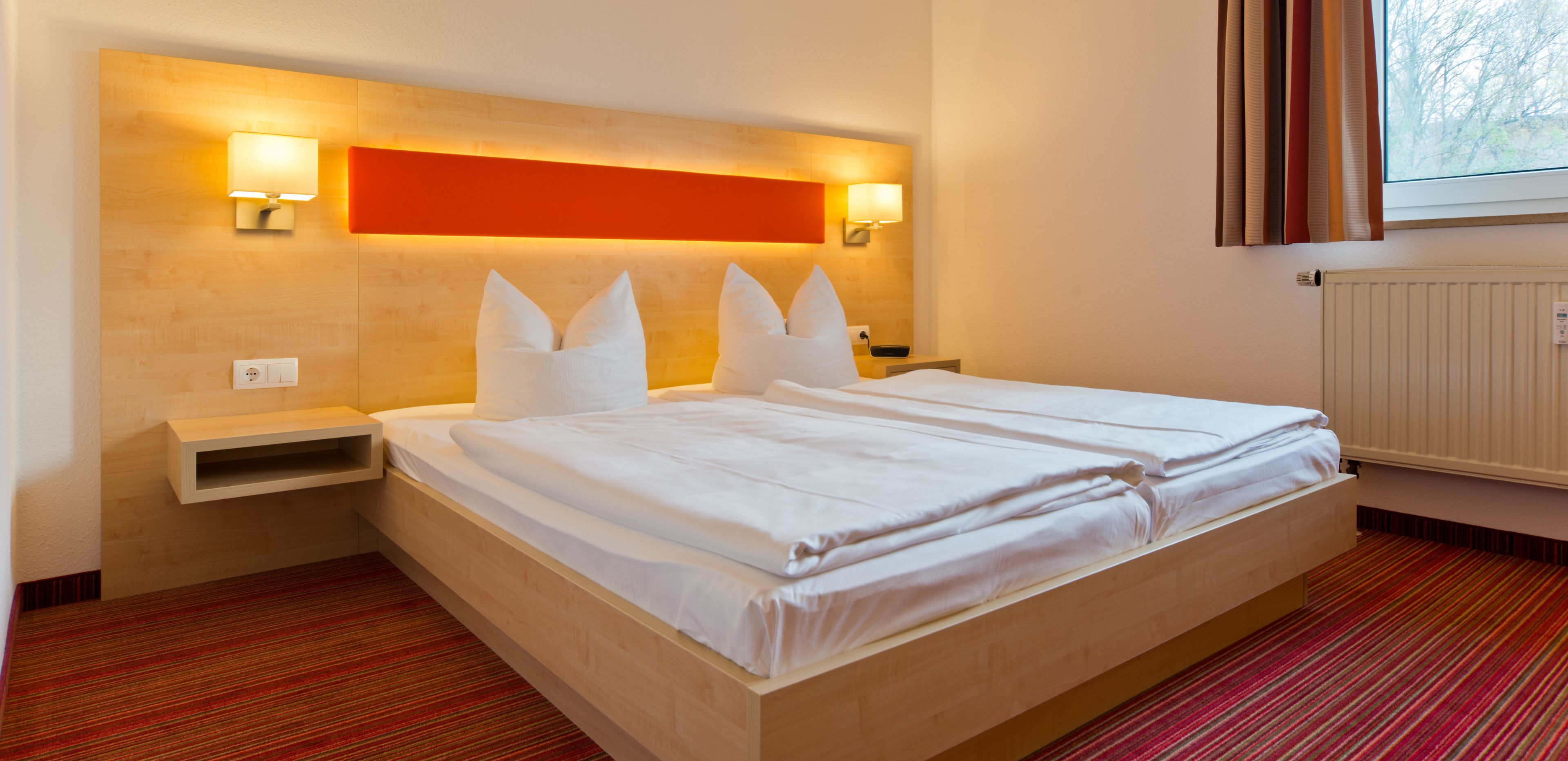 double room | desk, soundproofing, free cots/infant beds, rollaway beds
