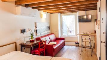 Elite Double Room, Non Smoking | 1 bedroom, premium bedding, memory foam beds, desk