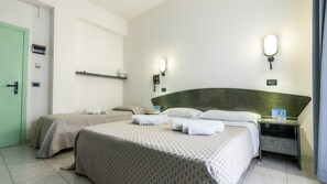 Basic Triple Room | In-room safe, desk, free WiFi - Hotel Nobel (Rimini)