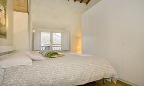 Apartment, 2 Bedrooms | 2 bedrooms, free WiFi, bed sheets - The Dome and The 100 Windows (Florence)