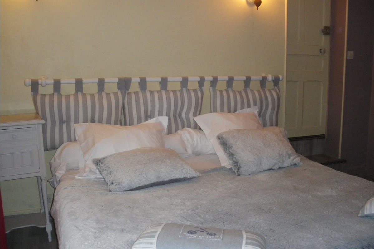 Chambre Double | Bureau, lits bébé (gratuits), Wi-Fi gratuit, décoration personnalisée