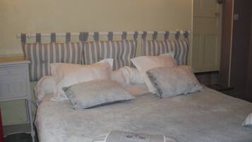 Double Room | Individually decorated, individually furnished, desk