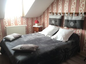 Individually decorated, individually furnished, desk